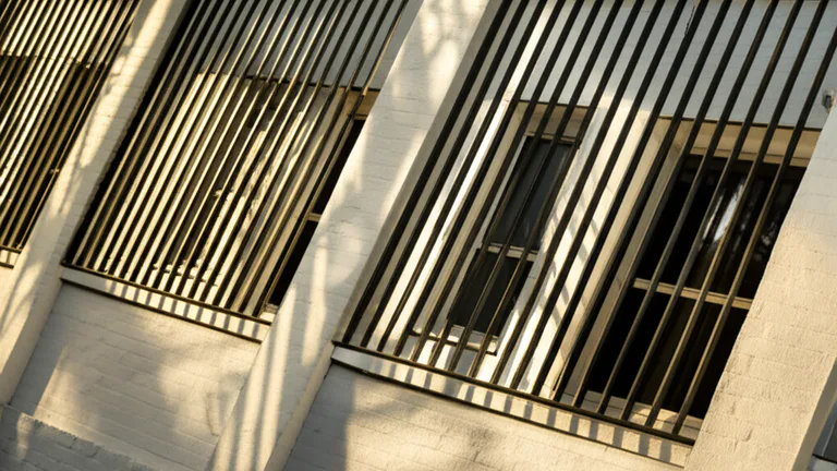 Cross Bars in Windows: Security & Style Guide